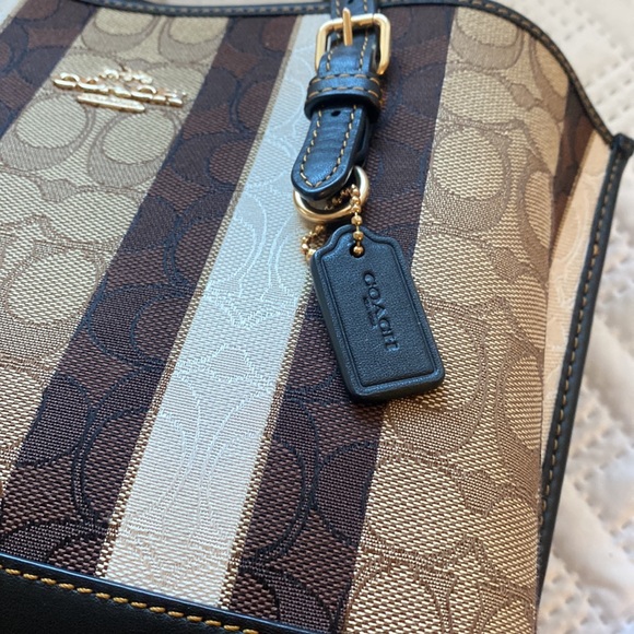 Coach Bag w/ removable strap - Picture 14 of 14